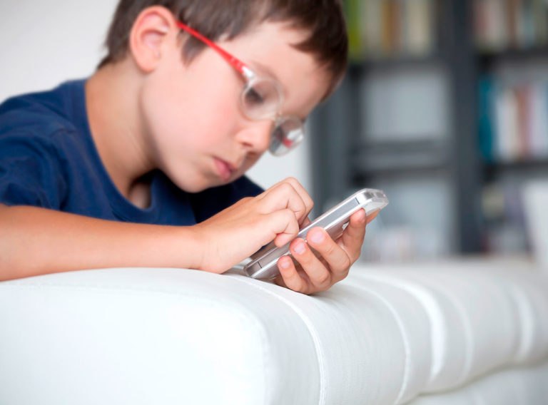 Protege a tus hijos cuando usen tu iPhone o iPad