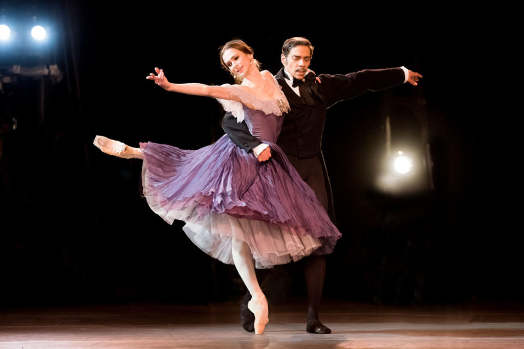 Remediation Ballet es un pas de deux de patch y performance