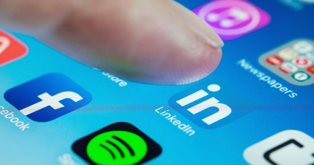 LinkedIn recibe una multa de 335 millones de dólares por filtración de datos